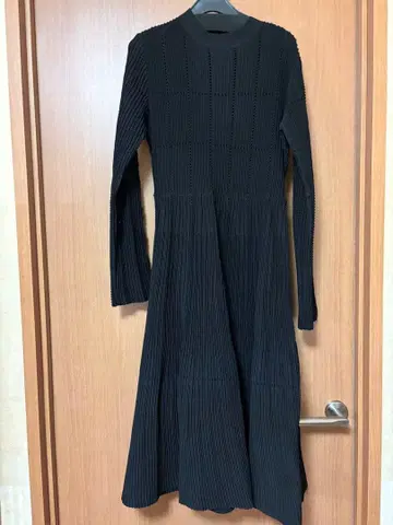 CELFORD 롱 슬리브 디포메이션 원피스