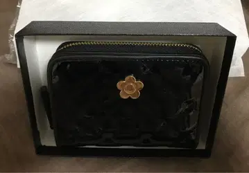 마리콴트 Mary quant 에나멜 퀼트 지갑