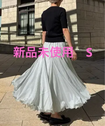 미사용 새상품 젠느 럭셔리 꽃다발 스커트 S 그레이