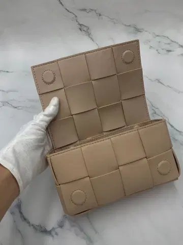 [ 클리어런스 세일 ] 소가죽 인트레차트 벨트백 (애프리콧 베이지