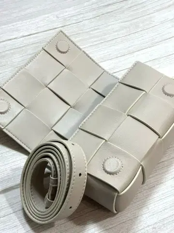 [ 클리어런스 세일 ] 소가죽 벨트백 숄더백 (화이트 그레이)