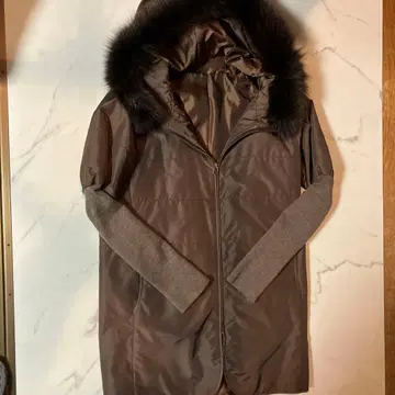 퍼 달린 다운 코트