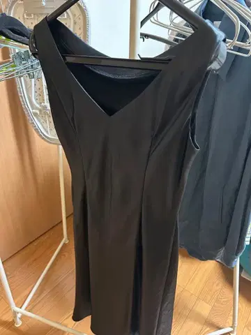 블랙 슬리브리스 드레스 온워드 카시야마