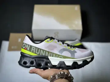 On Cloudmonster Hyper 24cm 새상품 미사용