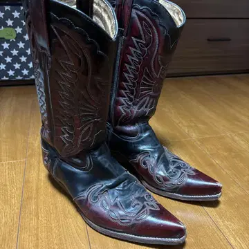 웨스턴 부츠 블랙과 빨간색 자수