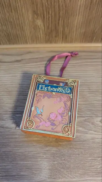 마법에 걸린 듯 북 형태 오너먼트 오르골