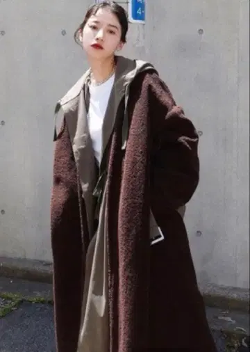 CLANE 레이어드 후드 부착 보아 롱 코트