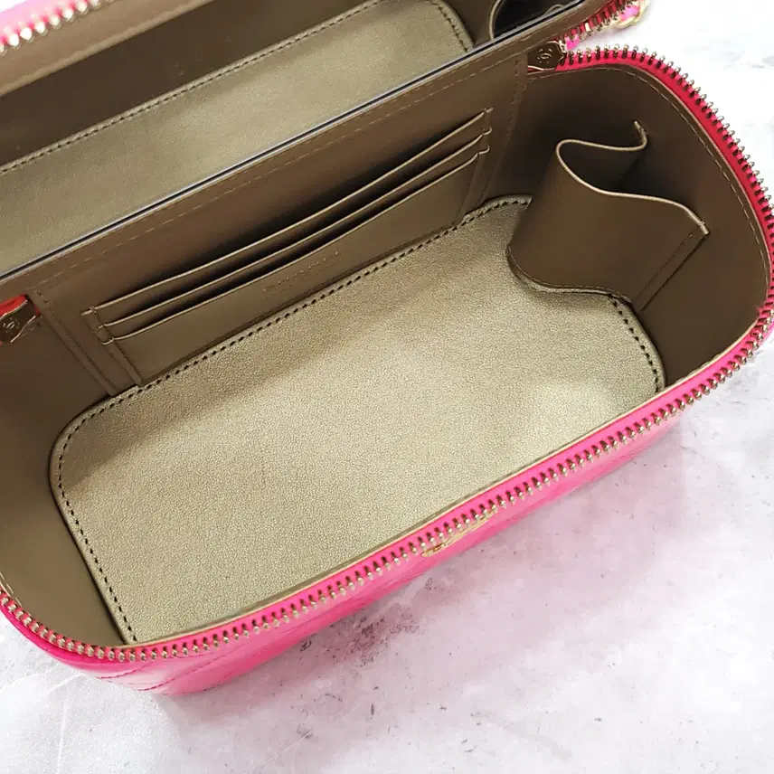 샤넬 페이던트 핑크 골든볼 베니티 코스메틱백 사진 7