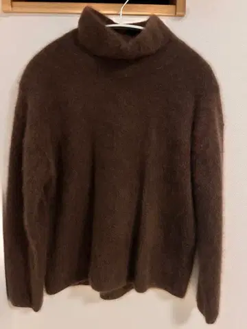 [ 투모로우랜드 ] 플러피 얀 터틀넥 풀오버