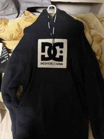 DC 블랙 후드티 후드 부착