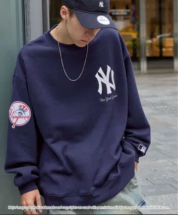 뉴욕 양키스 맨투맨 네이비