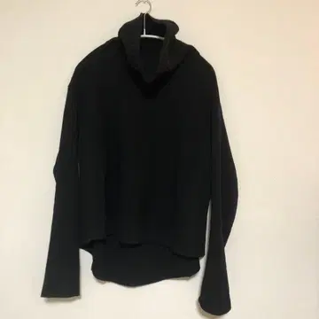 프레임워크 블랙 하이넥 니트 스웨터