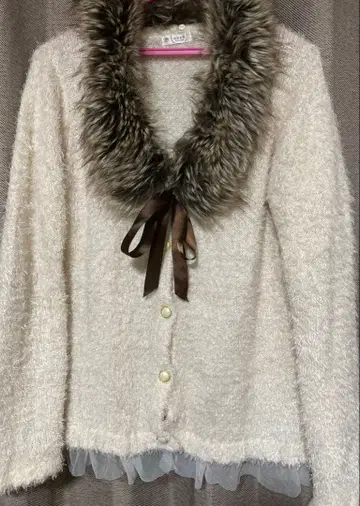 axes femme 퍼 달린 가디건