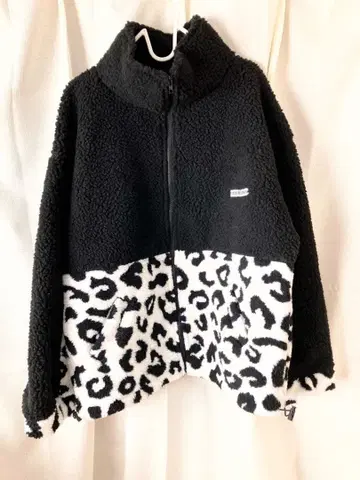 플리스 자켓 블랙/화이트 레오파드 무늬 아우터