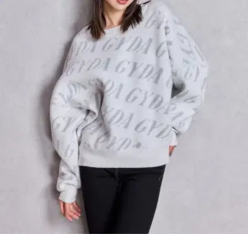 새상품 GYDA 총 로고 니트 금기 완판 제이다