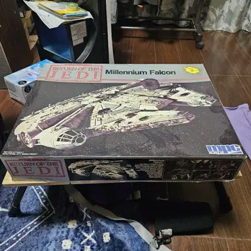 MPC 밀레니엄 팔콘 미조립