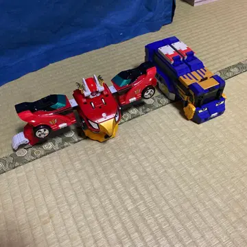 슈퍼전대 히어로 로봇 완구 빨간색과 파랑