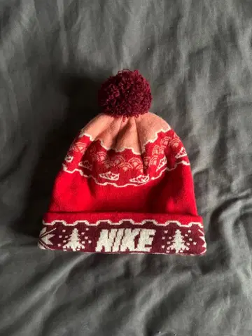 Nike 니트 모자 폼폼 포함 레드/핑크