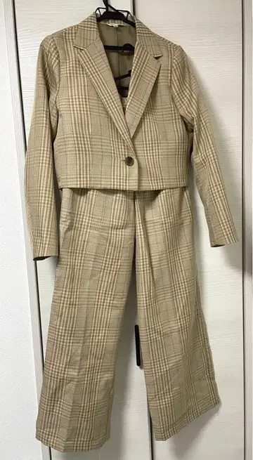 베이지 계열 체크 셋업