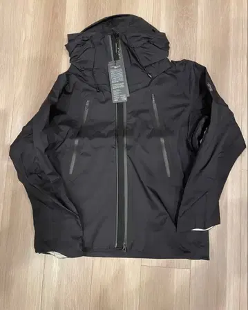 새상품 DESCENTE ALLTERRAIN 하드쉘 자켓 클레아스