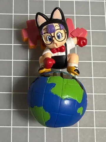 Dr. 슬럼프 아라레짱 피규어 컬렉션 건, 지구 부수기