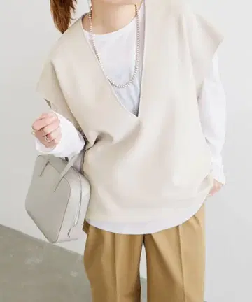 JOURNAL STANDARD 크레이프 스트레치 베스트 베이지