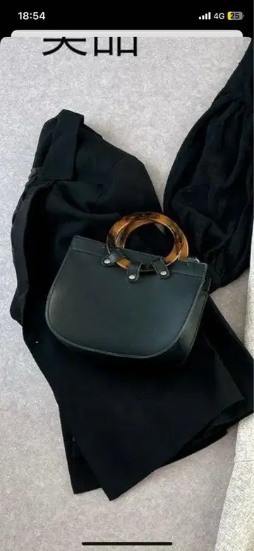 블랙 미니백 아크릴 핸들 포함