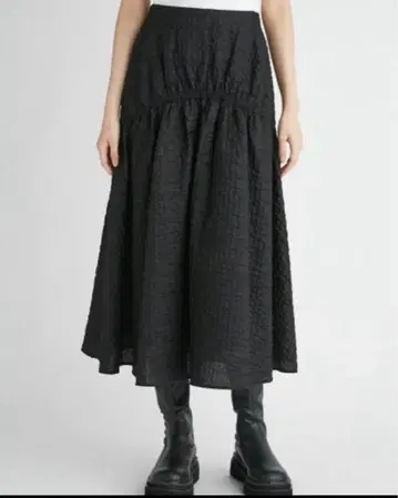 Mila Owen 볼륨 자카드 스커트 블랙 롱