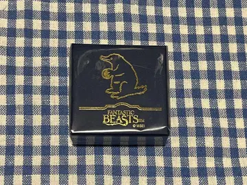 미개봉 마호우도코로 니플러 디자인 핀 배지