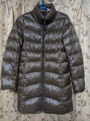 유니클로 울트라 라이트 다운 롱 코트 브라운 M (헤링본 무늬)