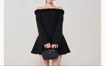 Darich 블랙 오프숄더 긴팔 니트 원피스