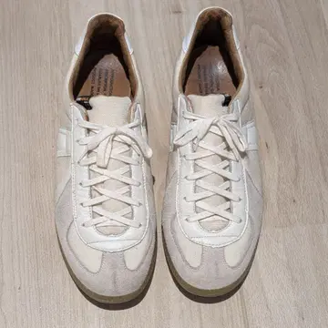 REPRODUCTION OF FOUND GERMAN TRAINER 27