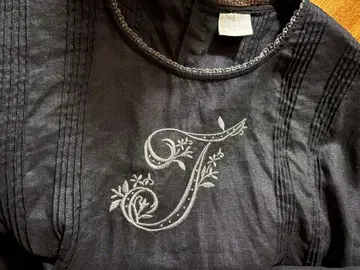 사만사 모스모스 츠하루 모노그램 자수 원피스 블랙