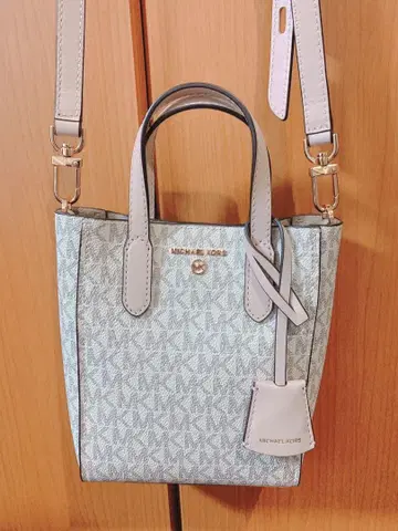 마이클코어스 숄더백 화이트 핑크