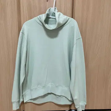 어반 리서치 라이트 그린 하이넥 맨투맨 M 사이즈