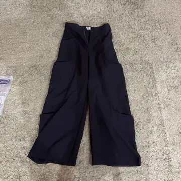 GOAT ESSENCE 블랙 와이드 슬랙스 팬츠