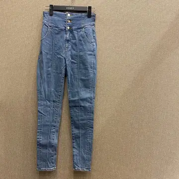 새상품급 RESEXXY 리젝시 3연 버튼 핀턱 스키니 데님 블루