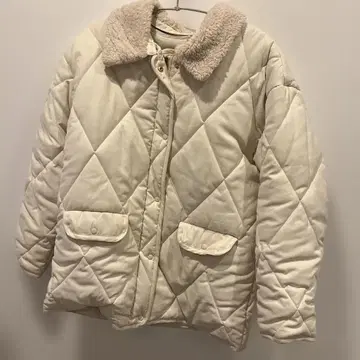 화이트 퀼팅 자켓 보아 카라 부착