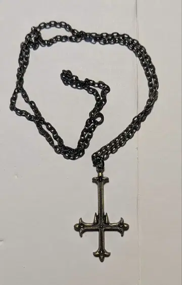 헌터헌터 최초 한정 혜택 역십자가 펜던트 클로로의 역십자가 모티브