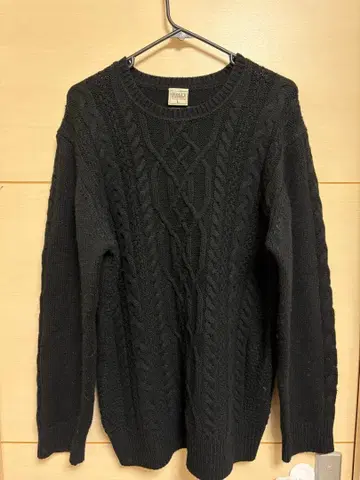 블랙 케이블 니트 크루넥 스웨터