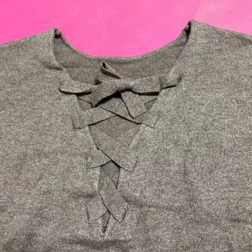 브라운 레이스업넥 긴팔 니트