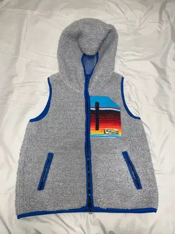 TITICACA 후드 부착 보아 베스트 M