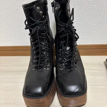 블랙 레더 레이스업 부츠