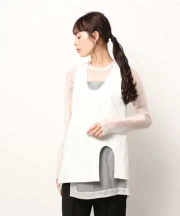 [ 새상품 ] UN3D. 슬리브리스 시어 탑 화이트 프리 사이즈