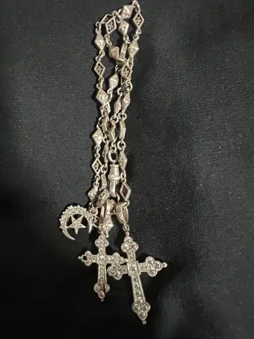 로리 로드킨 목걸이