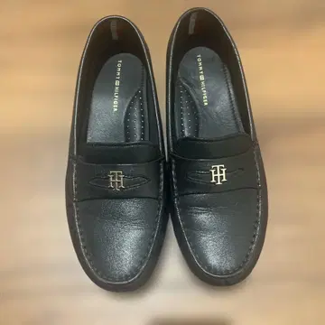 TOMMY HILFIGER 블랙 가죽 로퍼