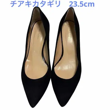 치아키 카타기리 스웨이드 펌프스