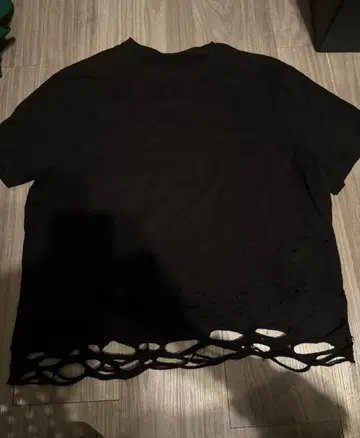 ifsixwasnine 좋아 black t-shirt damage