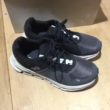 온 클라우드러너 와이드 러닝화 온