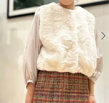 Ballsey 랜덤 퍼 숏 베스트 화이트